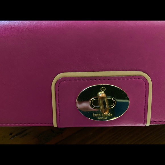 Kate Spade wristlet. - Picture 2 of 7